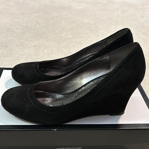 Nine West Suede Pumps - Picture 4 of 7